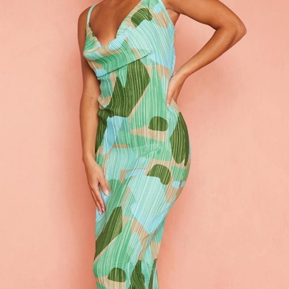 ABSTRACT SHAPES PATTERN PLEATED MAXI SUMMER DRESS - Picture 2 of 7